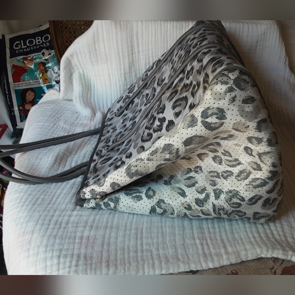 EUC Prenelove Extra Large Tote - Picture 12 of 13